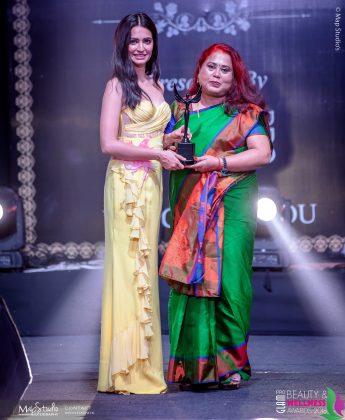 Anjana Mishra Best Alrounder in makeup and Hair 345x420 - Glam Pro Beauty & Wellness Awards 2018 - Celebrity Presenter Actress Kriti Kharbanda and TV Superstar Manish Goel