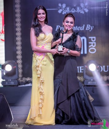 Anu Kapila Best Makeup artist South Delhi 354x420 - Glam Pro Beauty & Wellness Awards 2018 - Celebrity Presenter Actress Kriti Kharbanda and TV Superstar Manish Goel