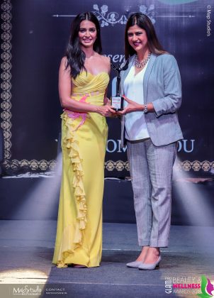 Sangeeta Jaaiinn Best Celebrity makeup artist 302x420 - Glam Pro Beauty & Wellness Awards 2018 - Celebrity Presenter Actress Kriti Kharbanda and TV Superstar Manish Goel