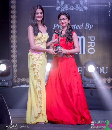Sapna Garg Most demanding makeup artist 364x420 - Glam Pro Beauty & Wellness Awards 2018 - Celebrity Presenter Actress Kriti Kharbanda and TV Superstar Manish Goel