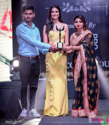 Sonu Ritu Leading Bridal makeup artist 369x420 - Glam Pro Beauty & Wellness Awards 2018 - Celebrity Presenter Actress Kriti Kharbanda and TV Superstar Manish Goel